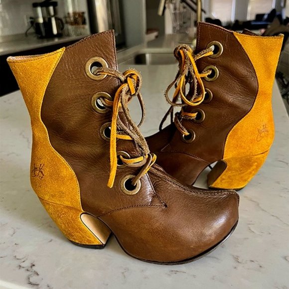 womens boots John Fluevog RARE vintage 'Map' 2-tone buff suede leather, size 6.5 - Picture 1 of 6